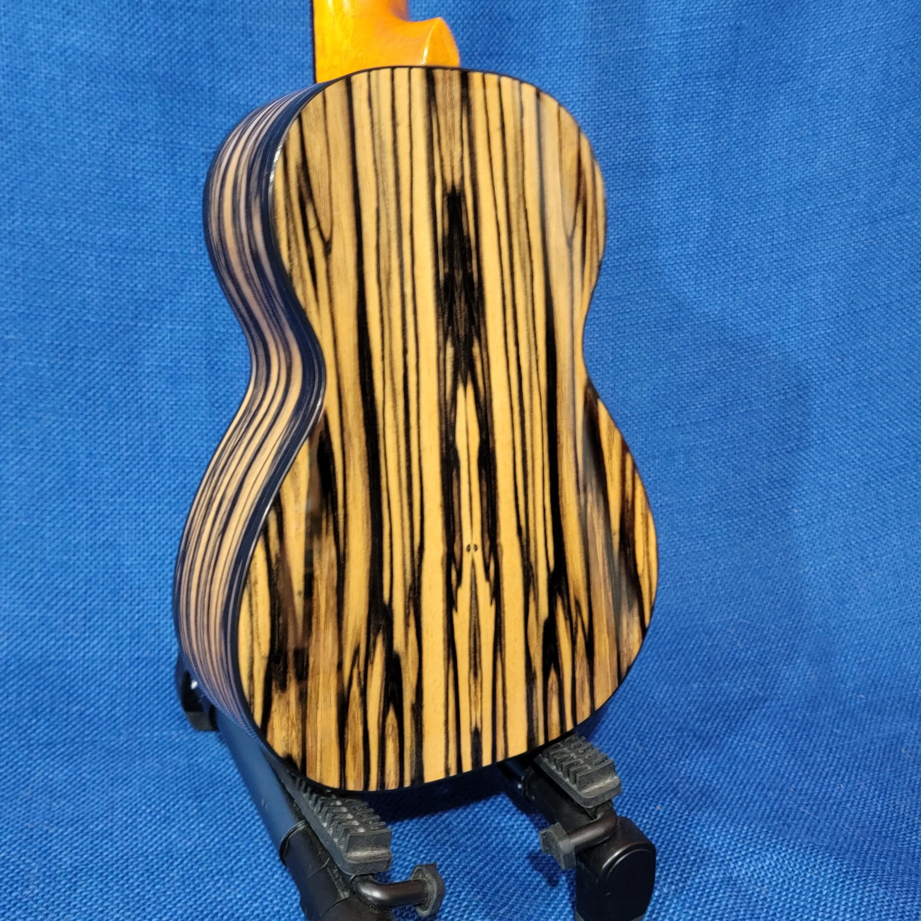 Ohana Concert CK-70BWE Solid Spruce Top / Laminate Black & White Ebony Ukulele s685