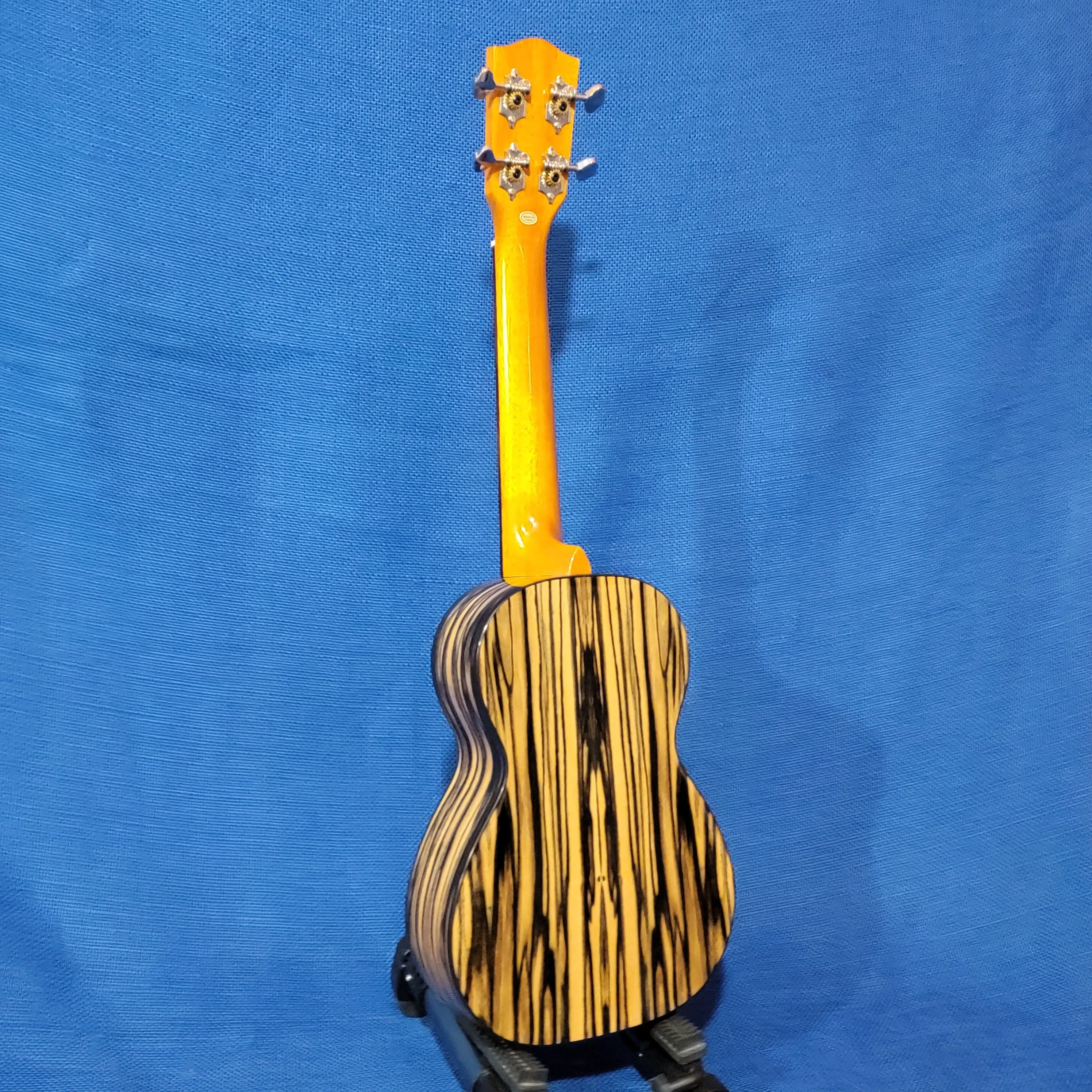 Ohana Concert CK-70BWE Solid Spruce Top / Laminate Black & White Ebony Ukulele s685