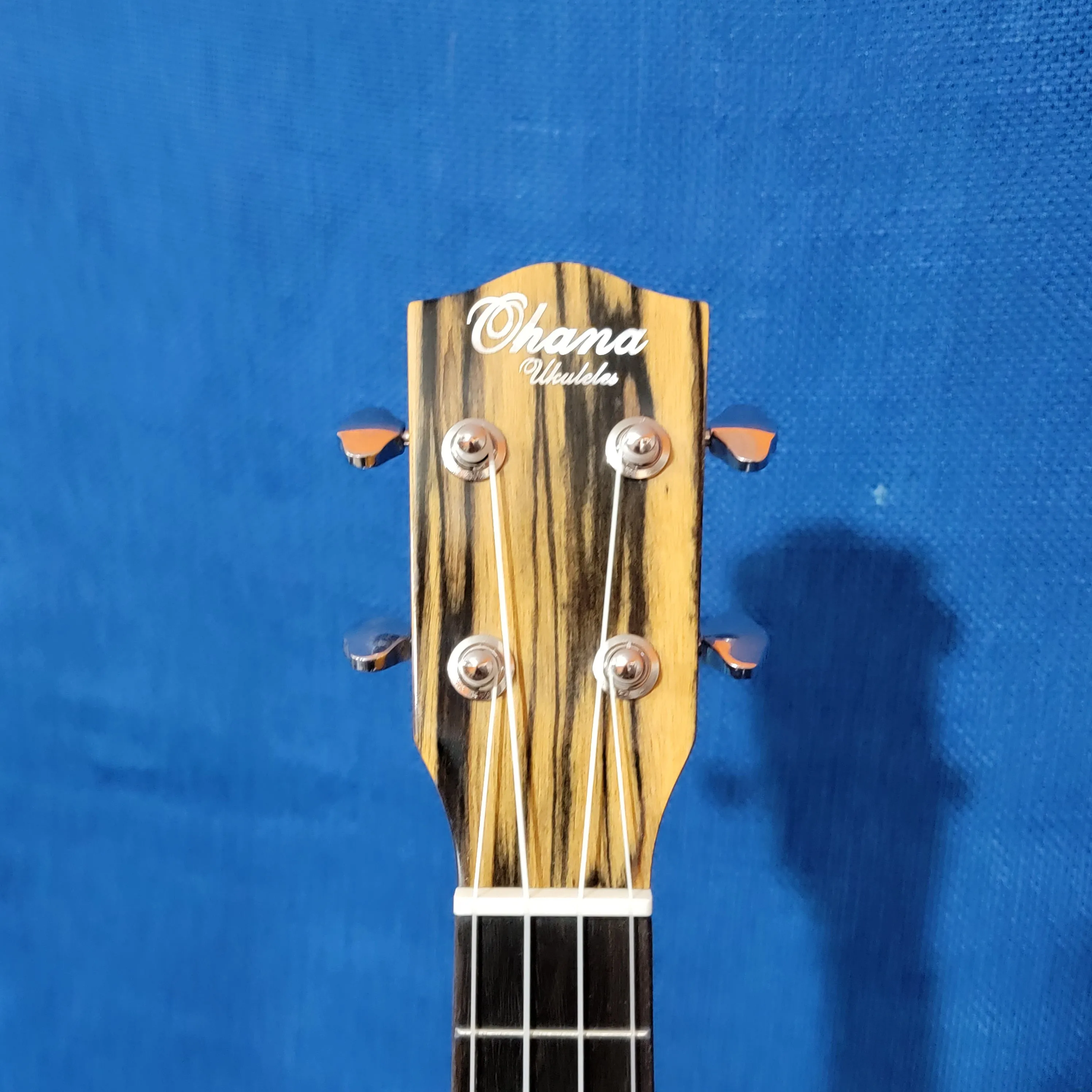 Ohana Concert CK-70BWE Solid Spruce Top / Laminate Black & White Ebony Ukulele s685