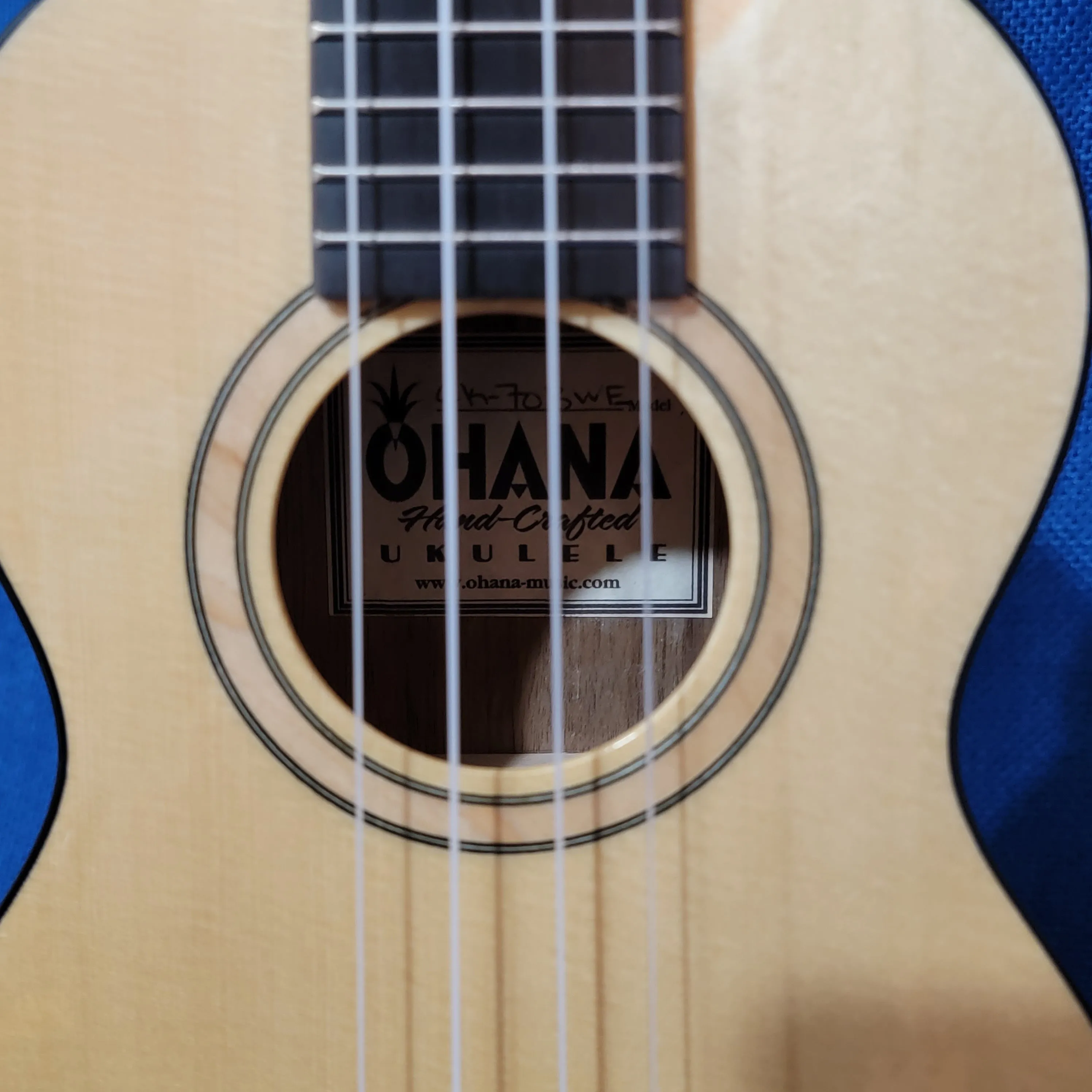 Ohana Concert CK-70BWE Solid Spruce Top / Laminate Black & White Ebony Ukulele s685